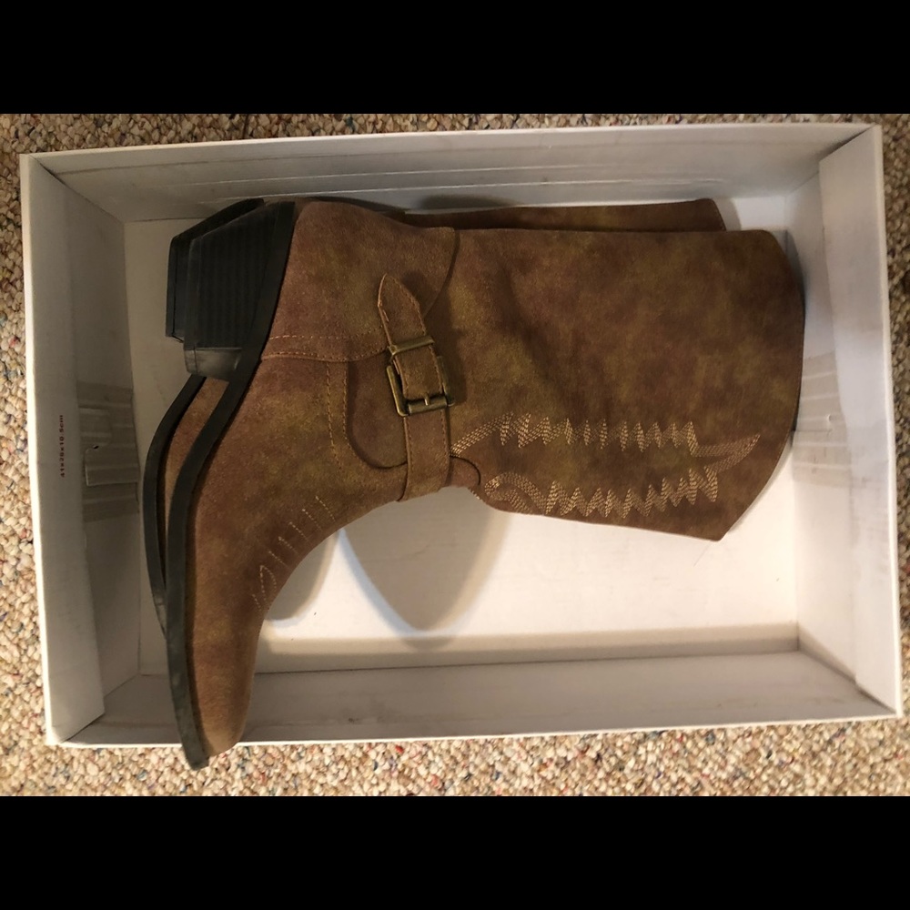 Boots - Picture 2 of 3